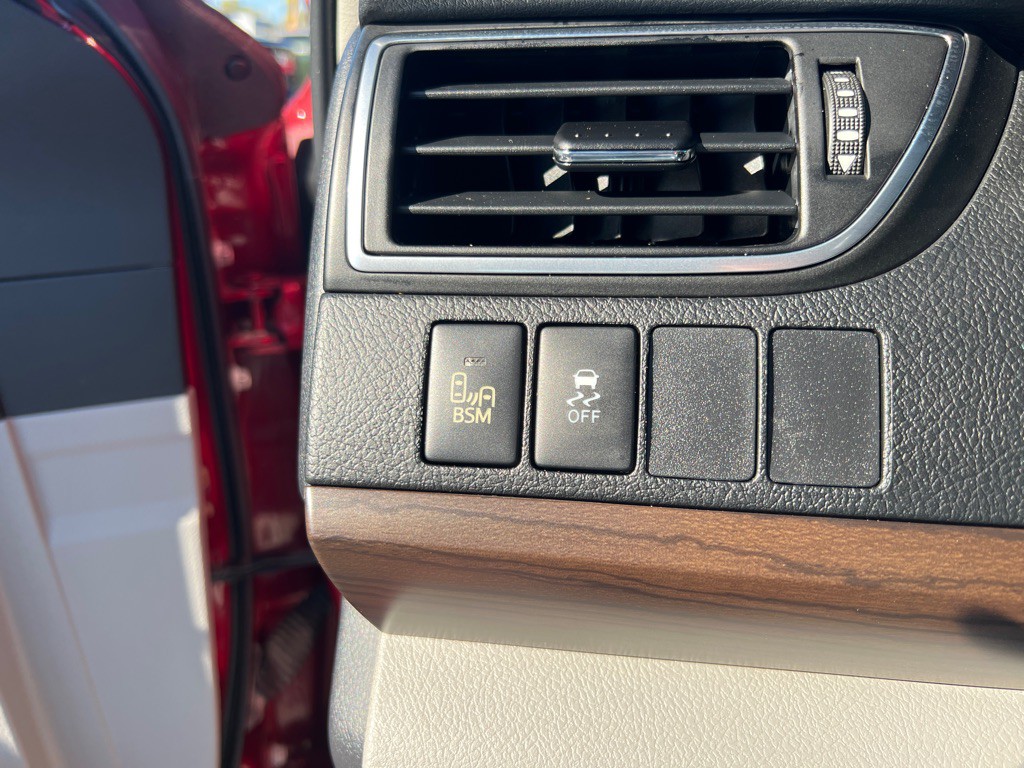 2016 Toyota Camry Image 21