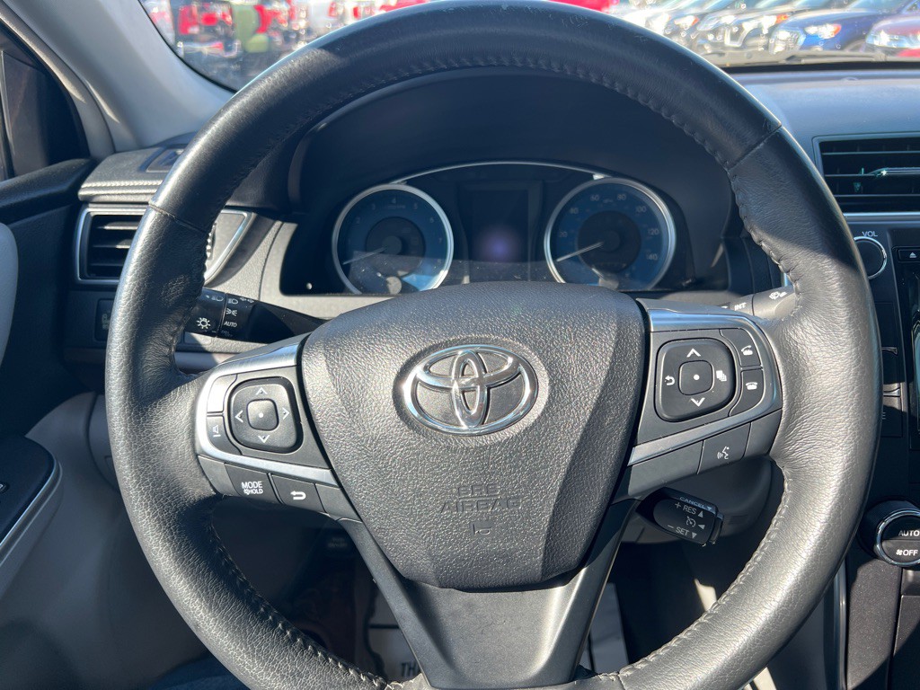2016 Toyota Camry Image 22