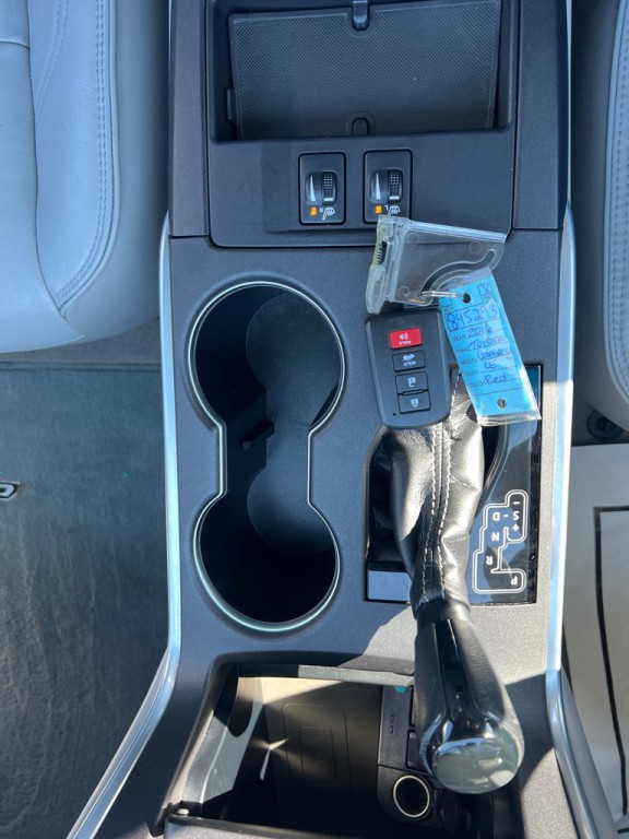 2016 Toyota Camry Image 26