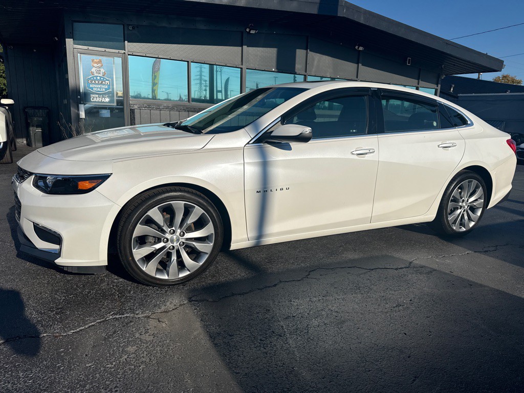 2017 Chevrolet Malibu Image 2