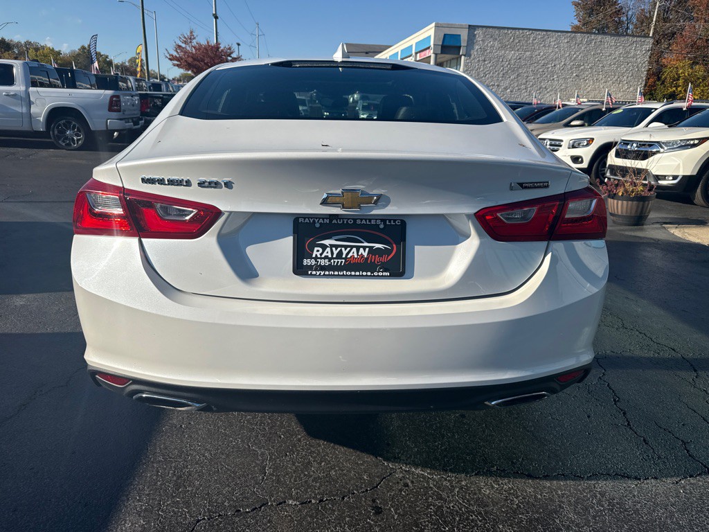 2017 Chevrolet Malibu Image 5