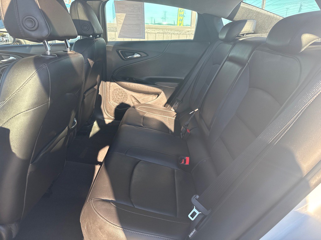 2017 Chevrolet Malibu Image 12