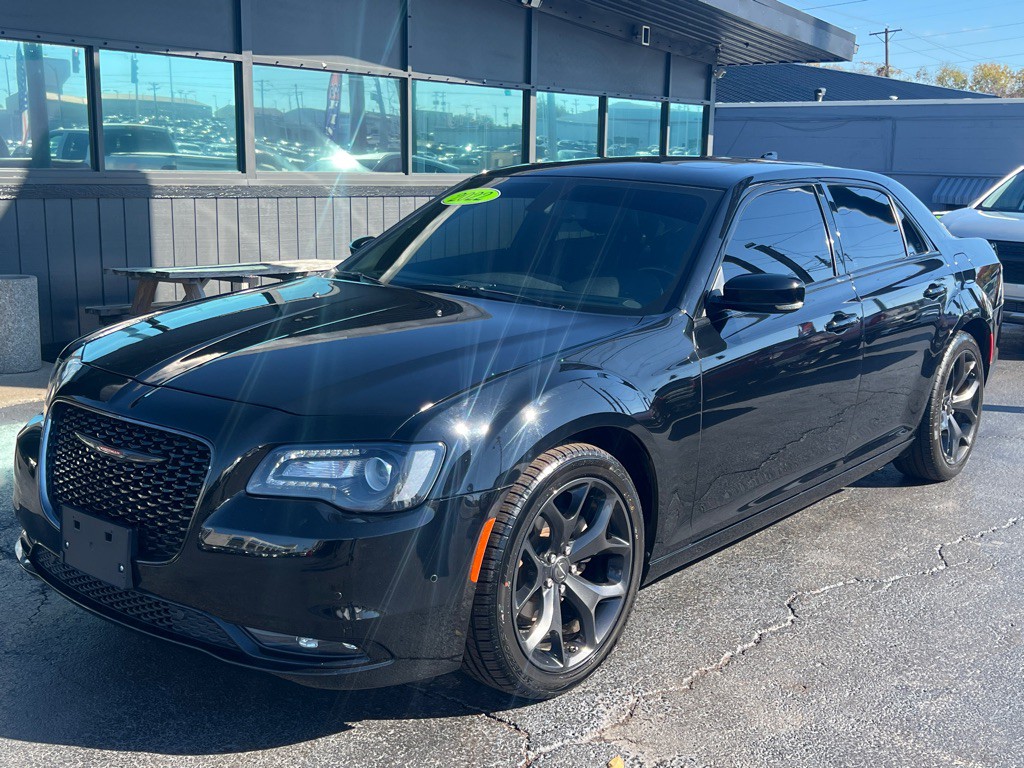 2022 Chrysler 300 Image 1