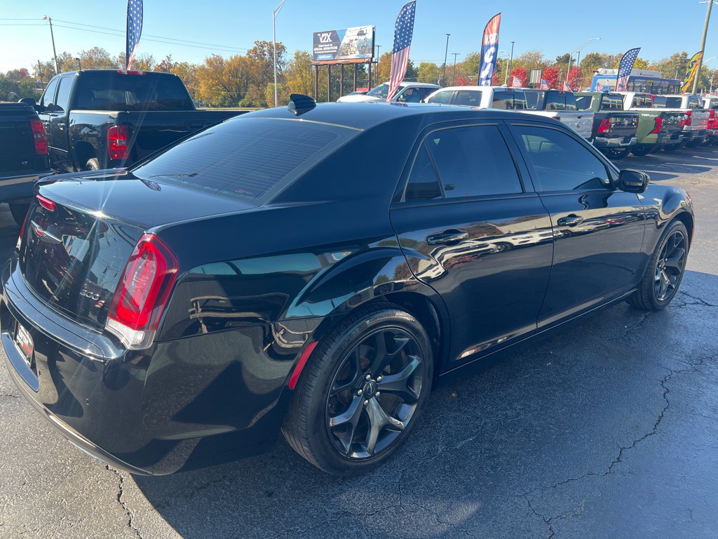 2022 Chrysler 300 Image 5