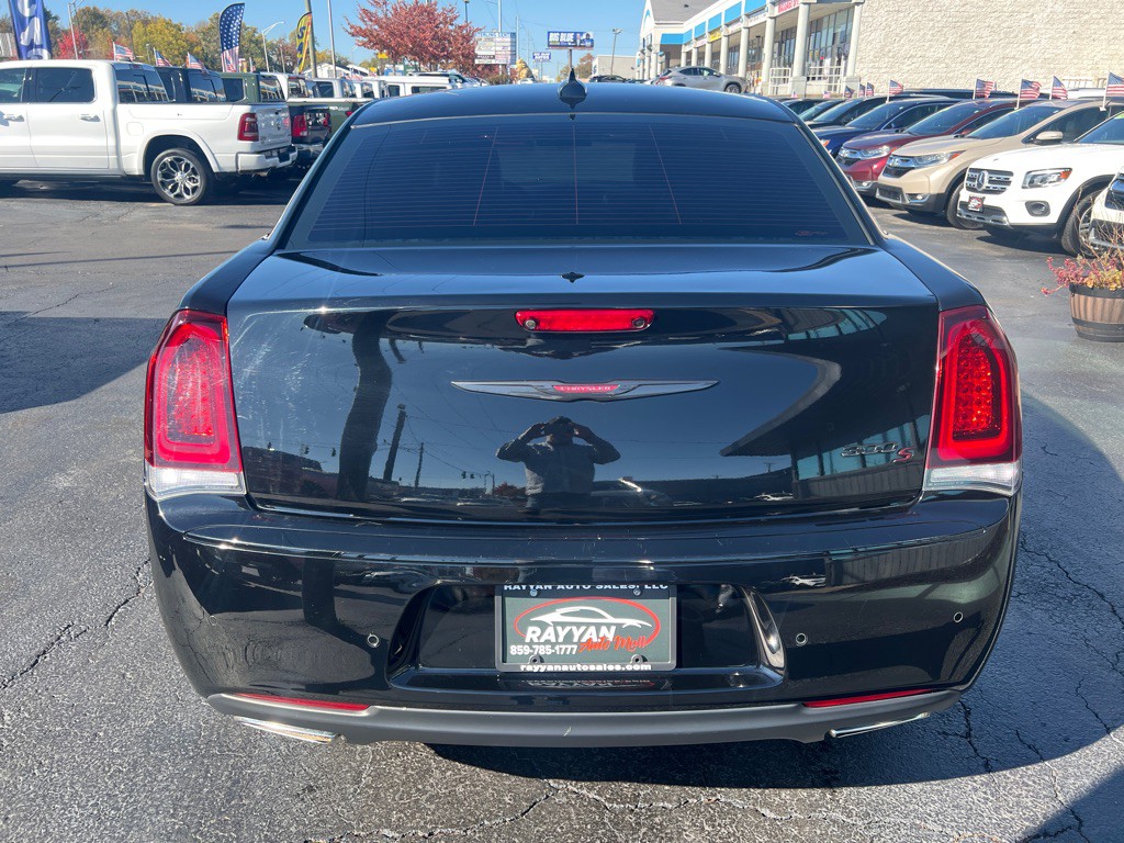 2022 Chrysler 300 Image 6