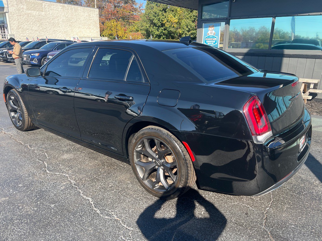 2022 Chrysler 300 Image 7