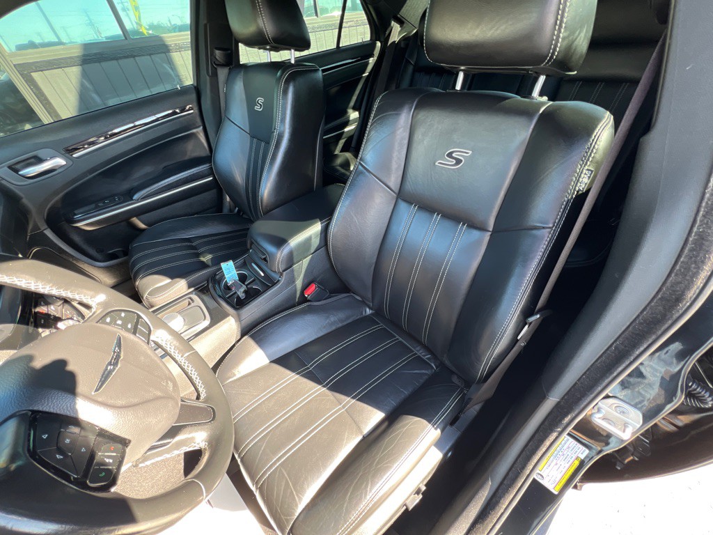 2022 Chrysler 300 Image 12