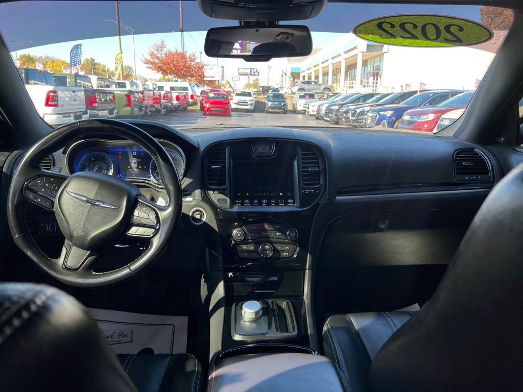 2022 Chrysler 300 Image 15
