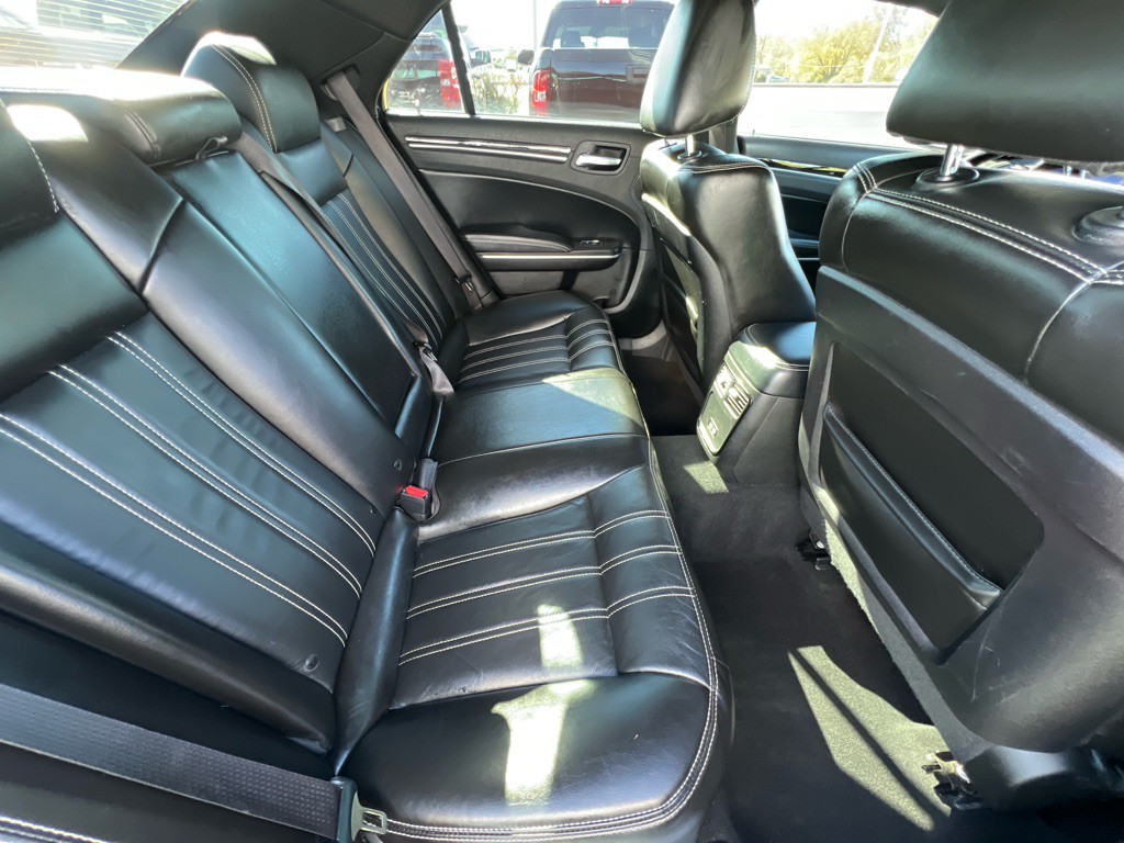 2022 Chrysler 300 Image 17