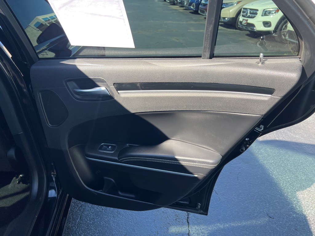 2022 Chrysler 300 Image 18