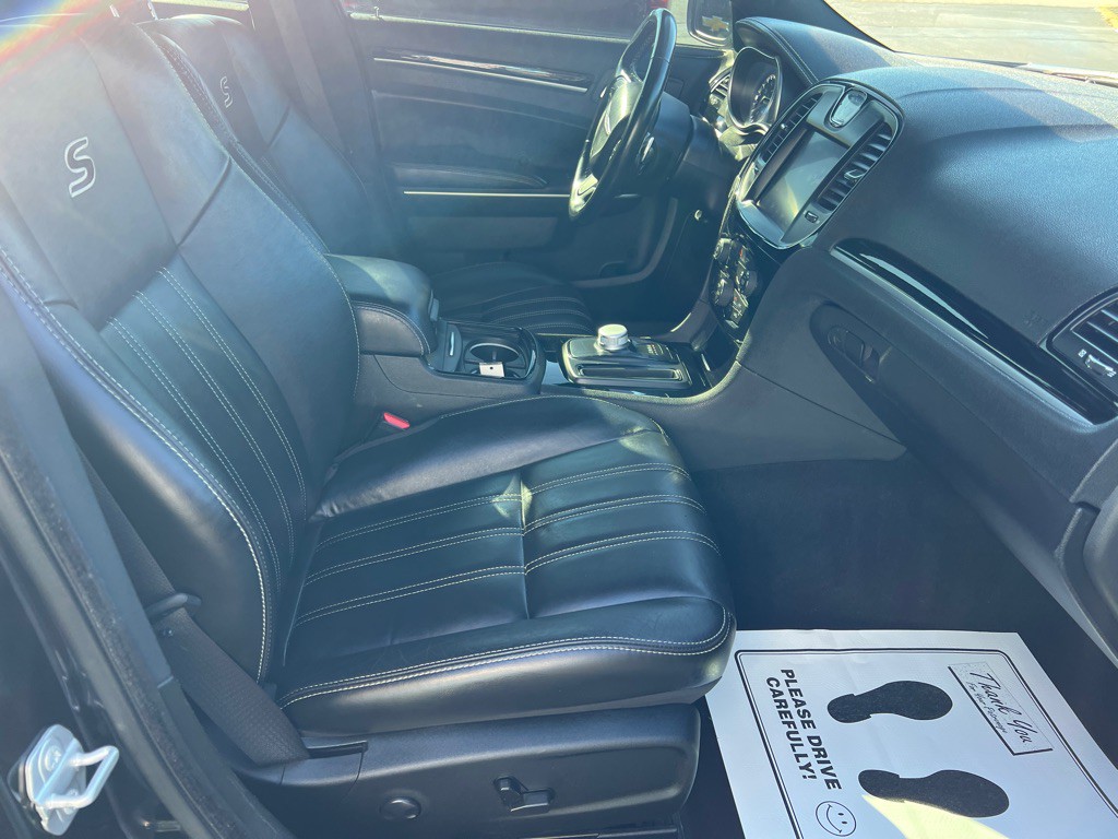 2022 Chrysler 300 Image 21