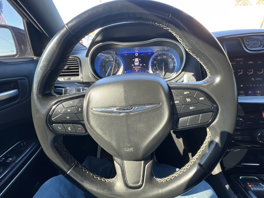 2022 Chrysler 300 Image 22