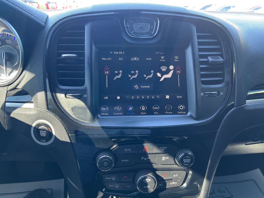 2022 Chrysler 300 Image 24