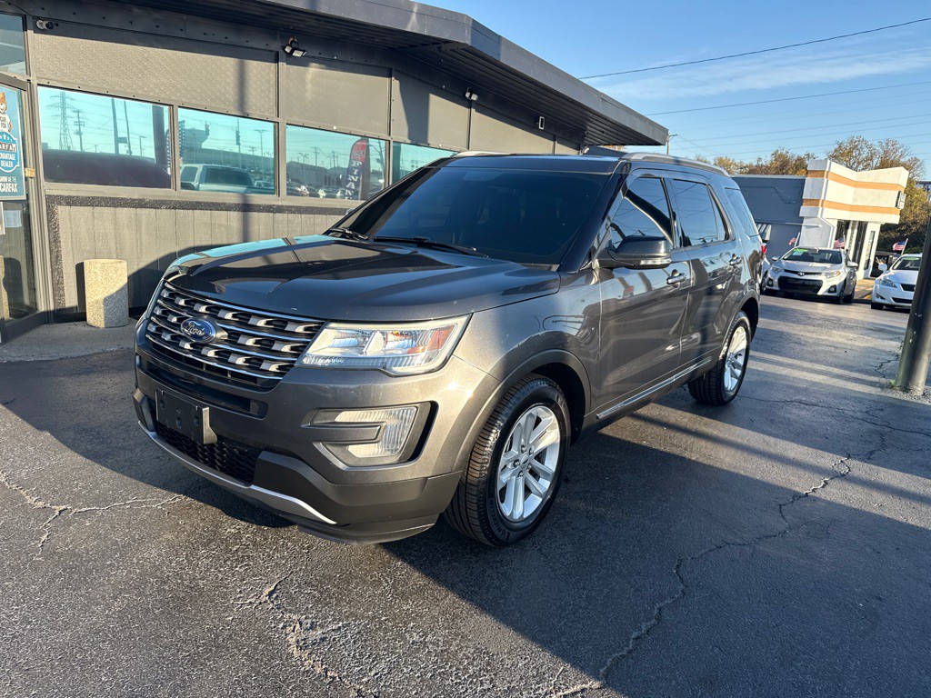 2017 Ford Explorer Image 1