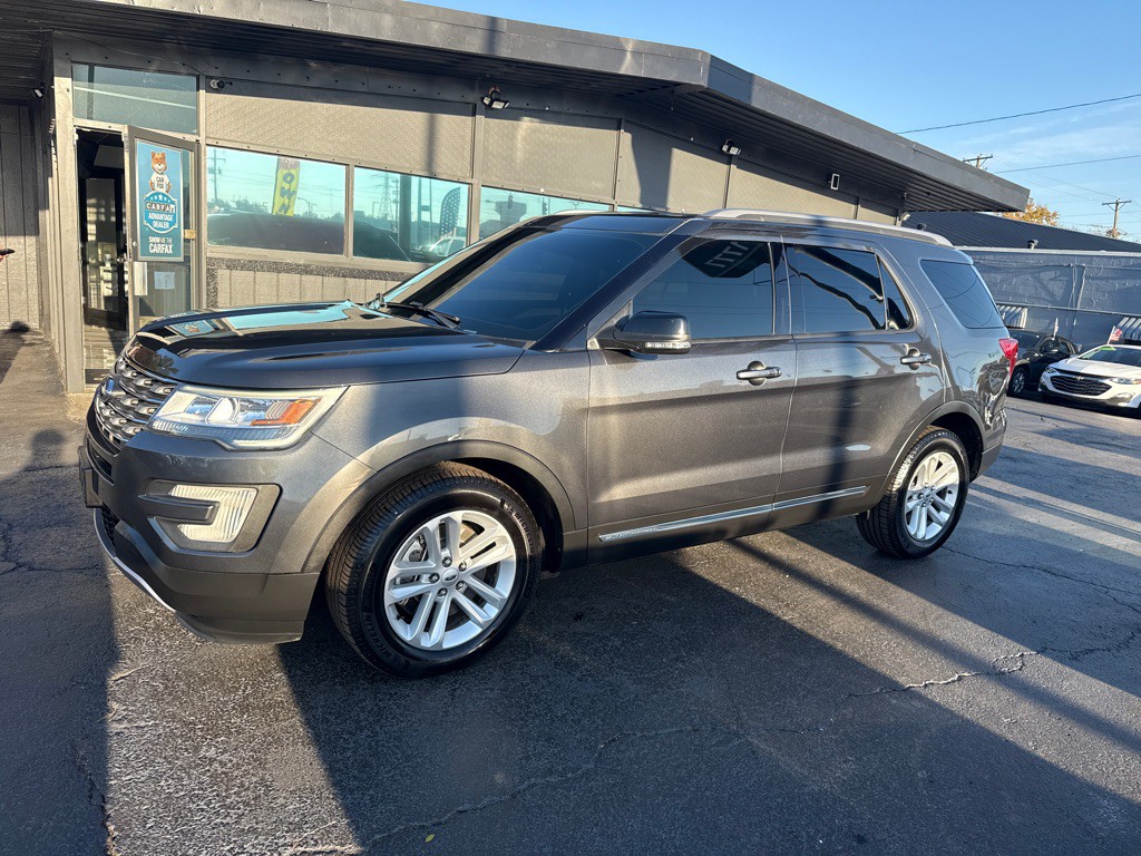 2017 Ford Explorer Image 2