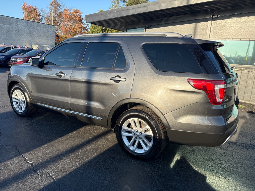 2017 Ford Explorer Image 4