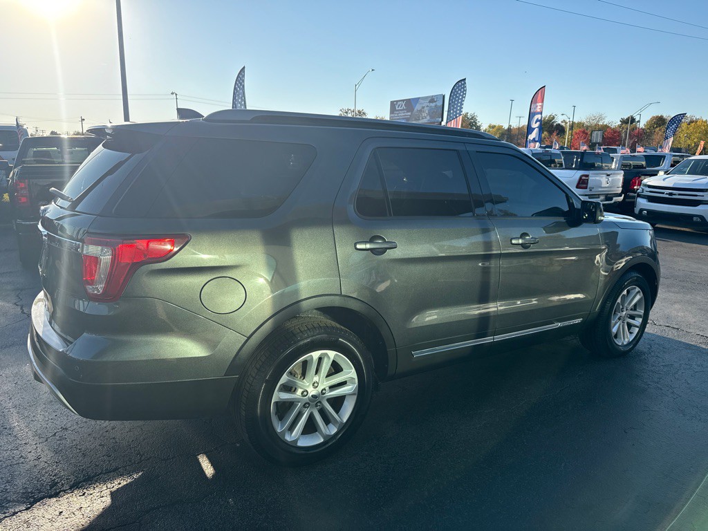 2017 Ford Explorer Image 8