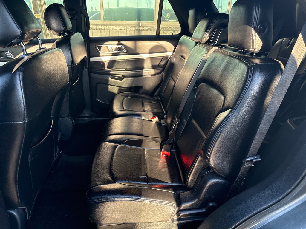 2017 Ford Explorer Image 16
