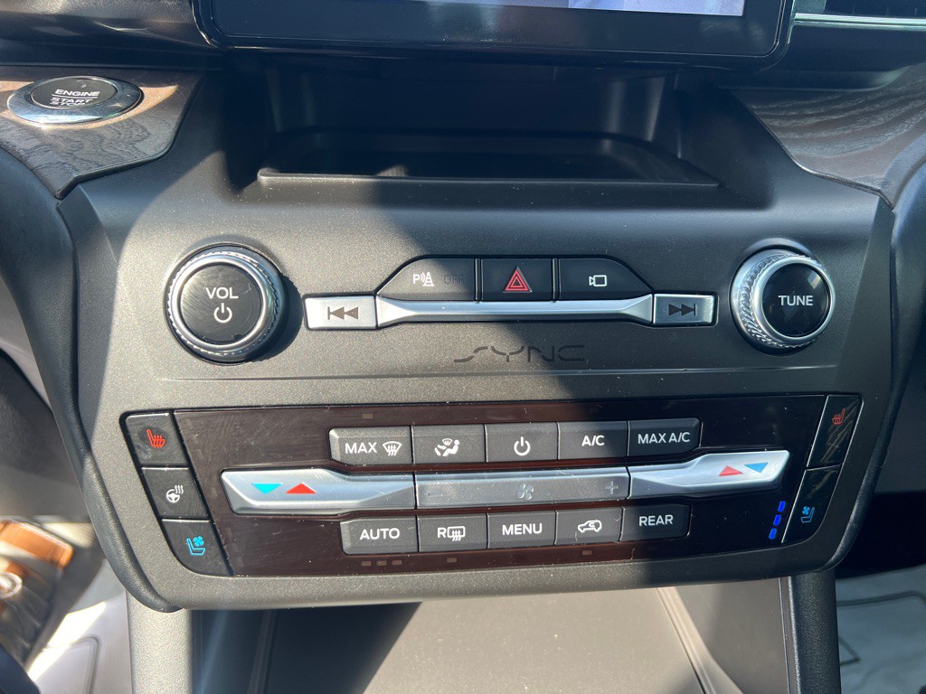 2020 Ford Explorer Image 24