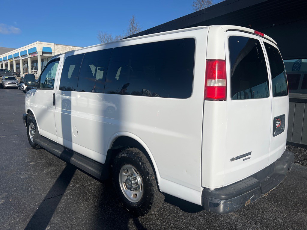 2012 Chevrolet Express Image 4