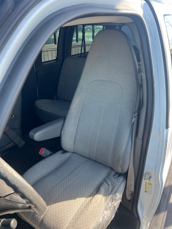 2012 Chevrolet Express Image 9