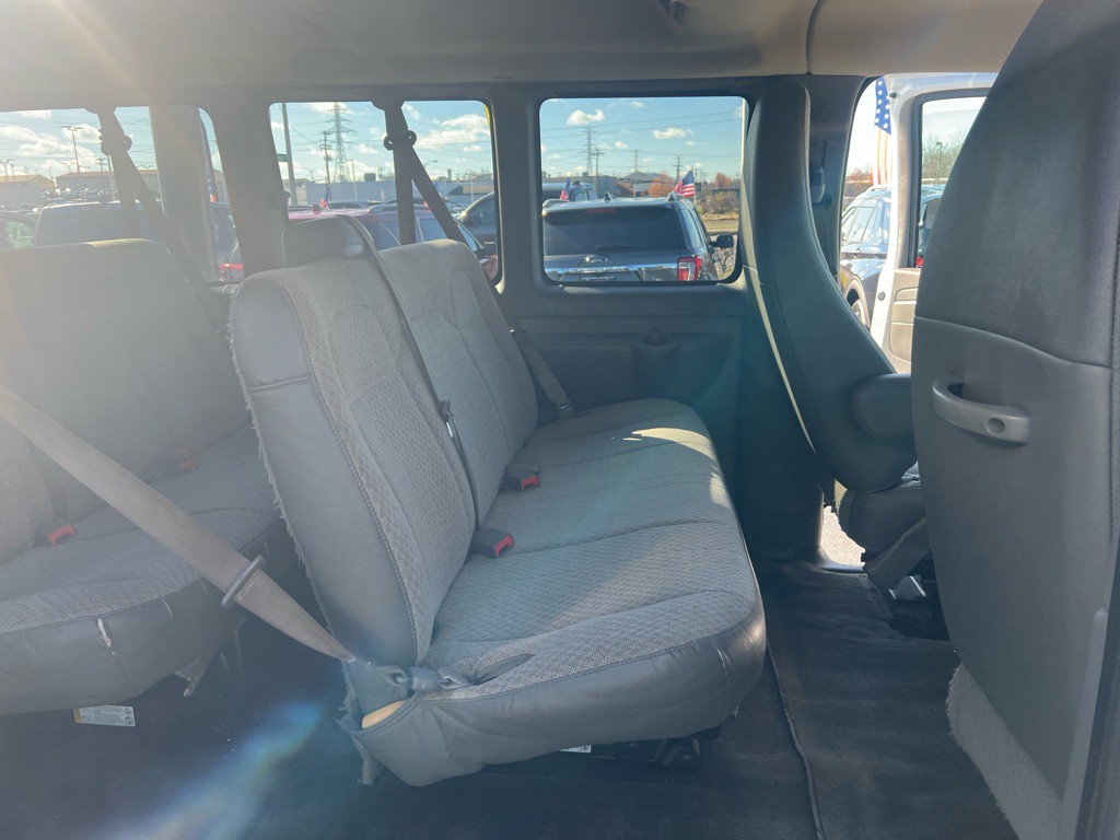 2012 Chevrolet Express Image 17