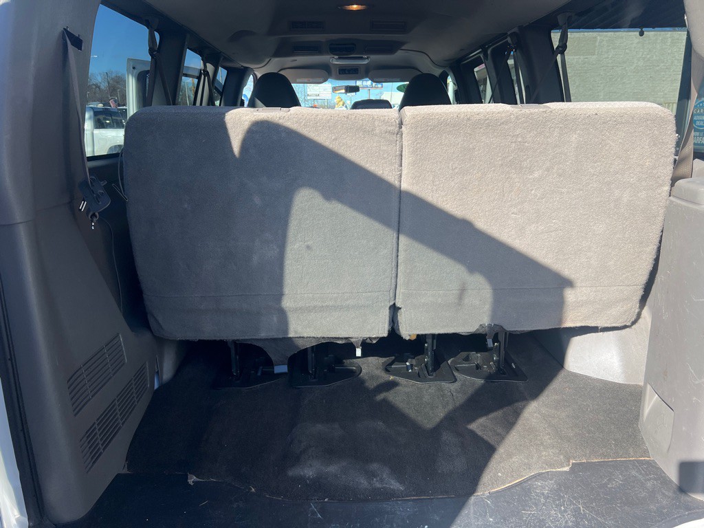 2012 Chevrolet Express Image 18