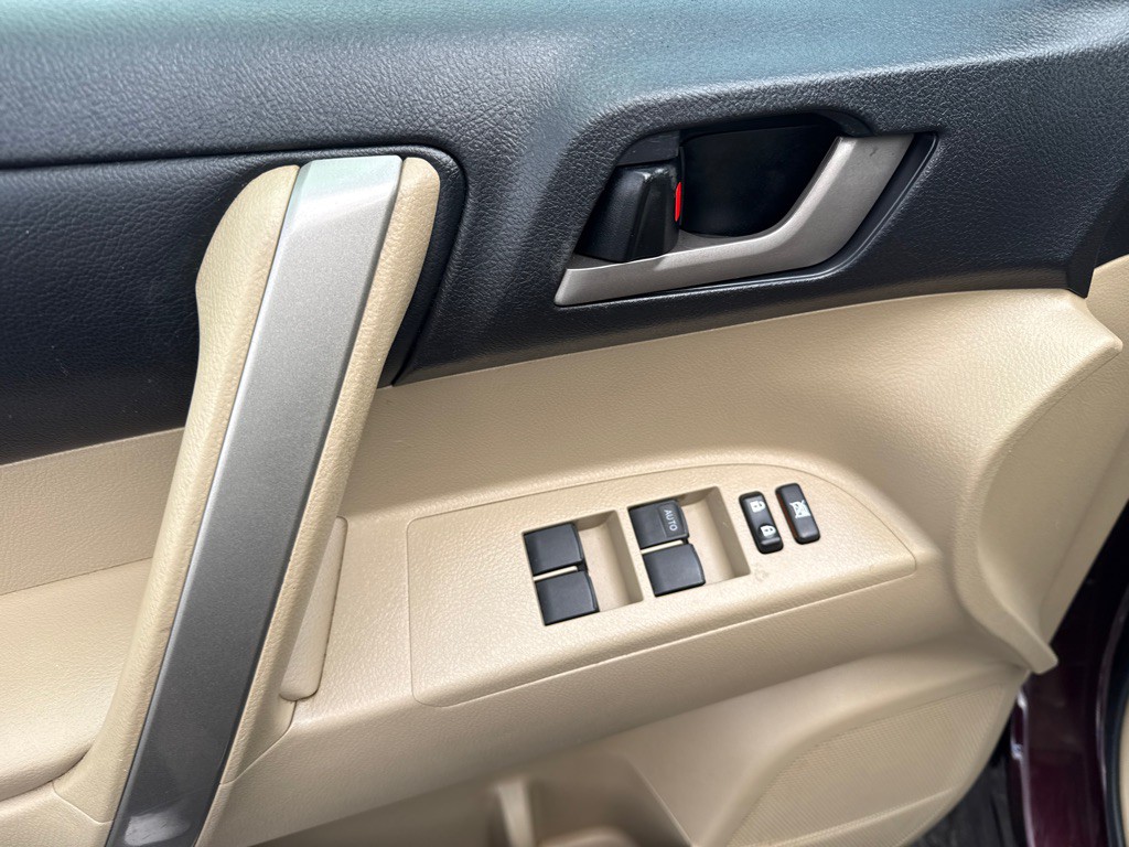 2011 Toyota Highlander Image 11