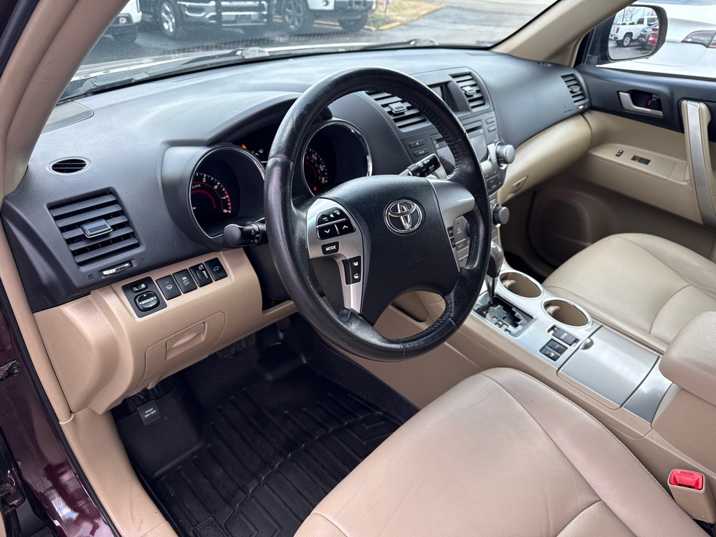 2011 Toyota Highlander Image 12