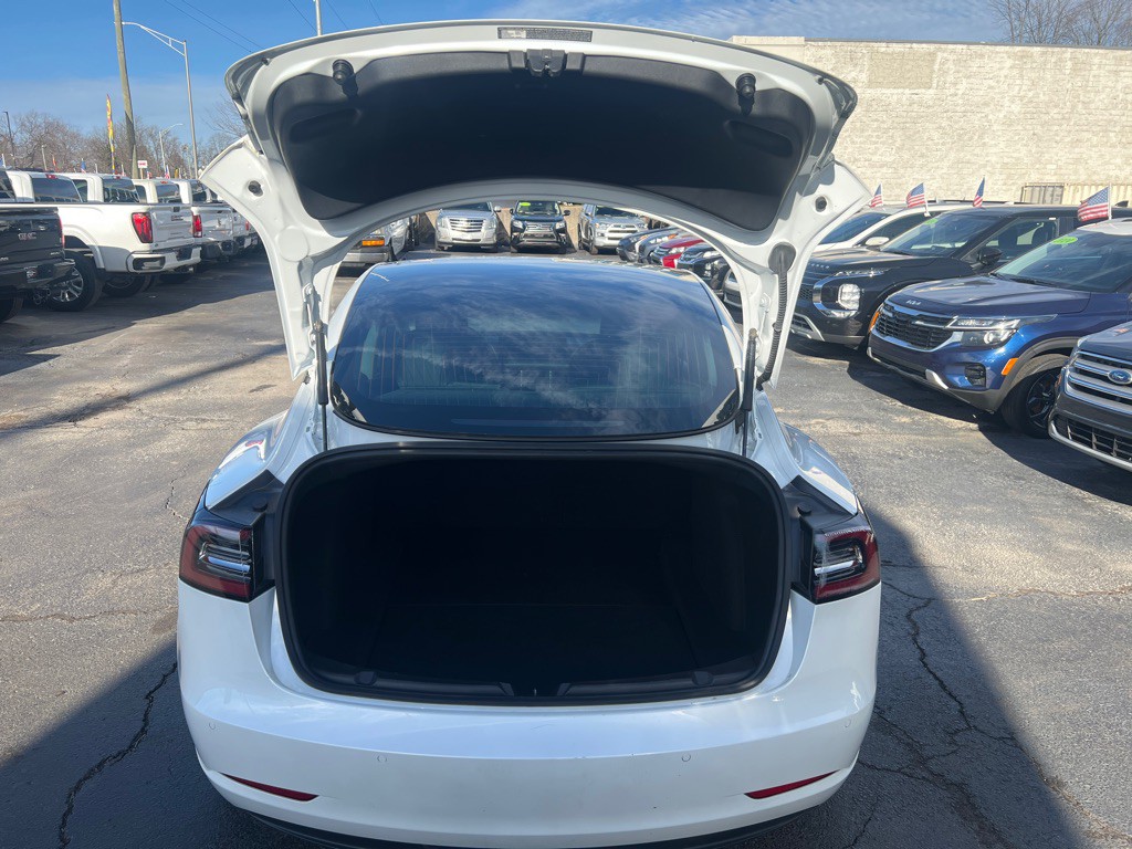2020 Tesla Model 3 Image 22