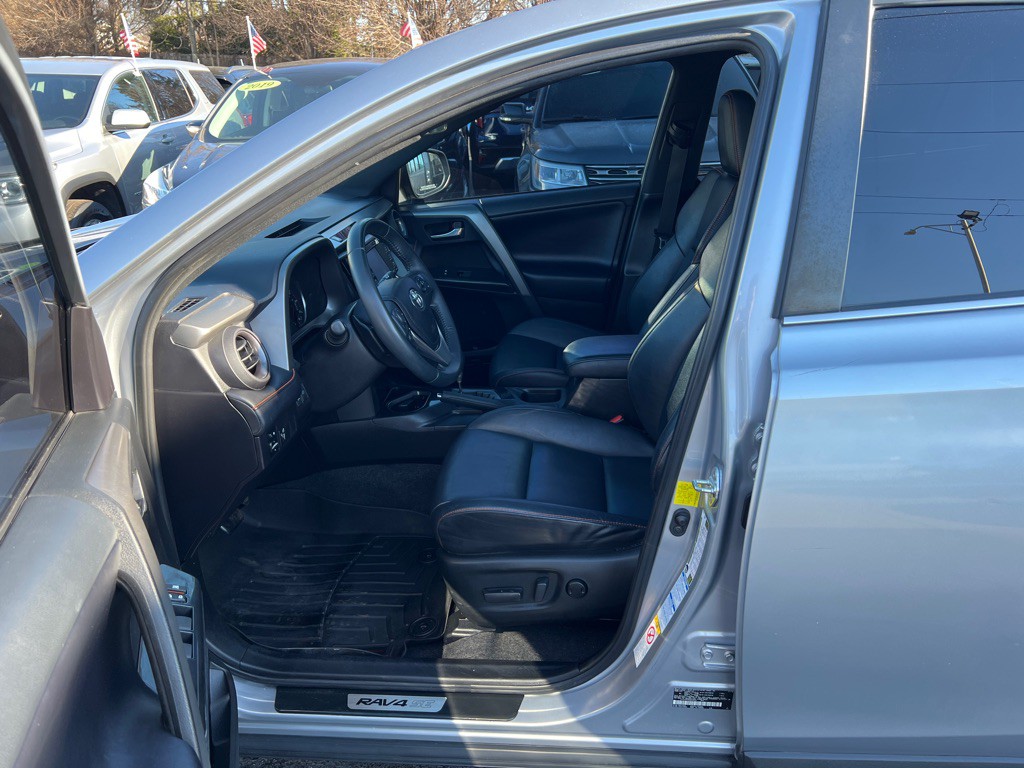 2016 Toyota Rav4 Image 11