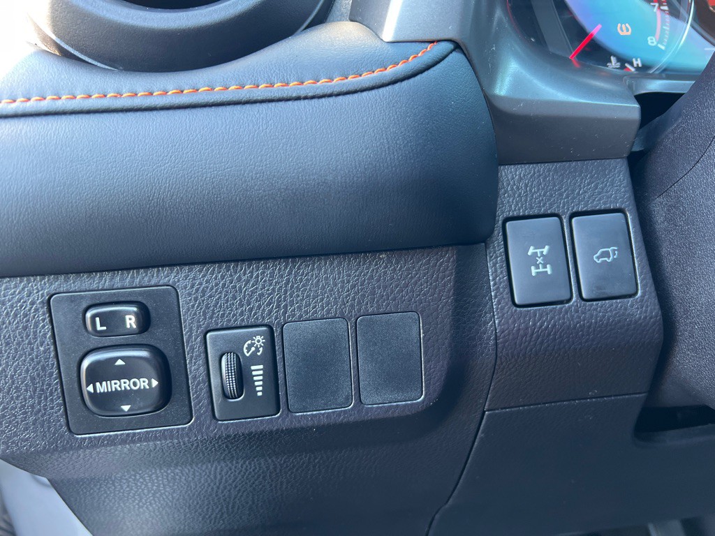 2016 Toyota Rav4 Image 18