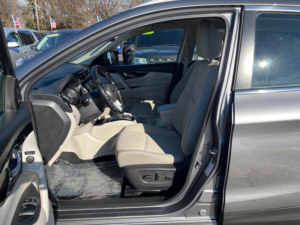 2020 Nissan Rogue Image 11