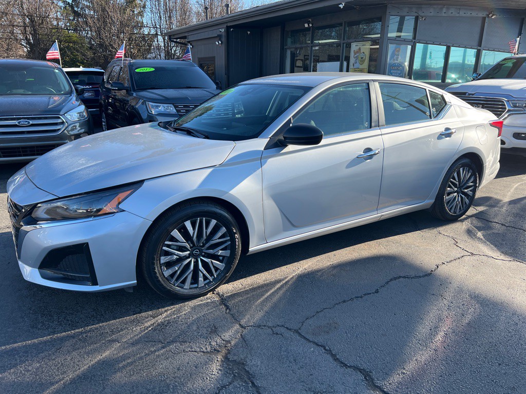 2024 Nissan Altima Image 2