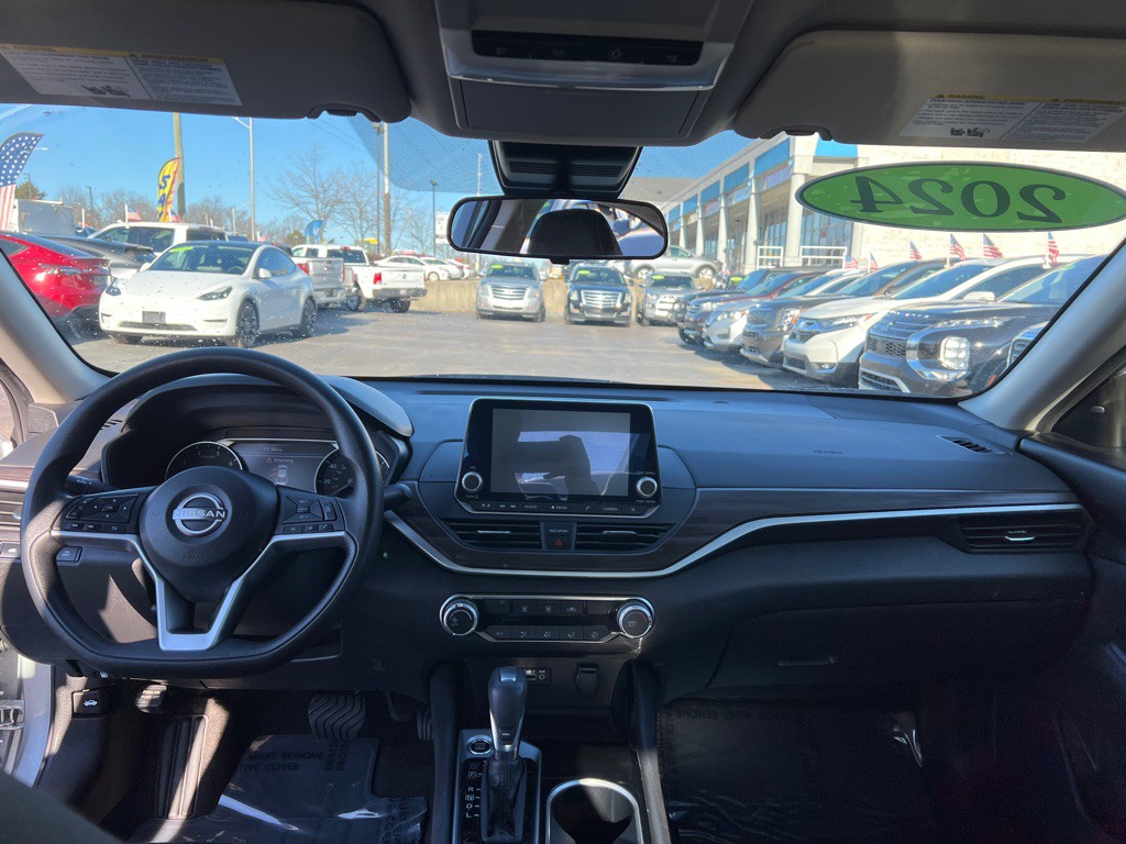 2024 Nissan Altima Image 12