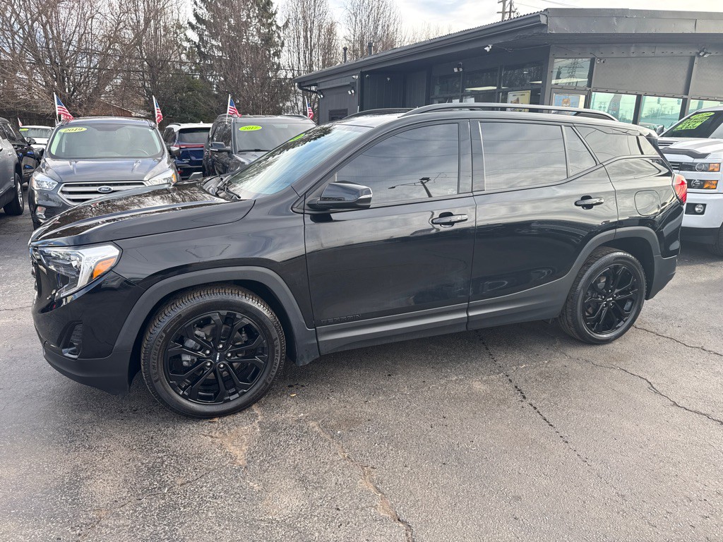 2021 GMC Terrain Image 2