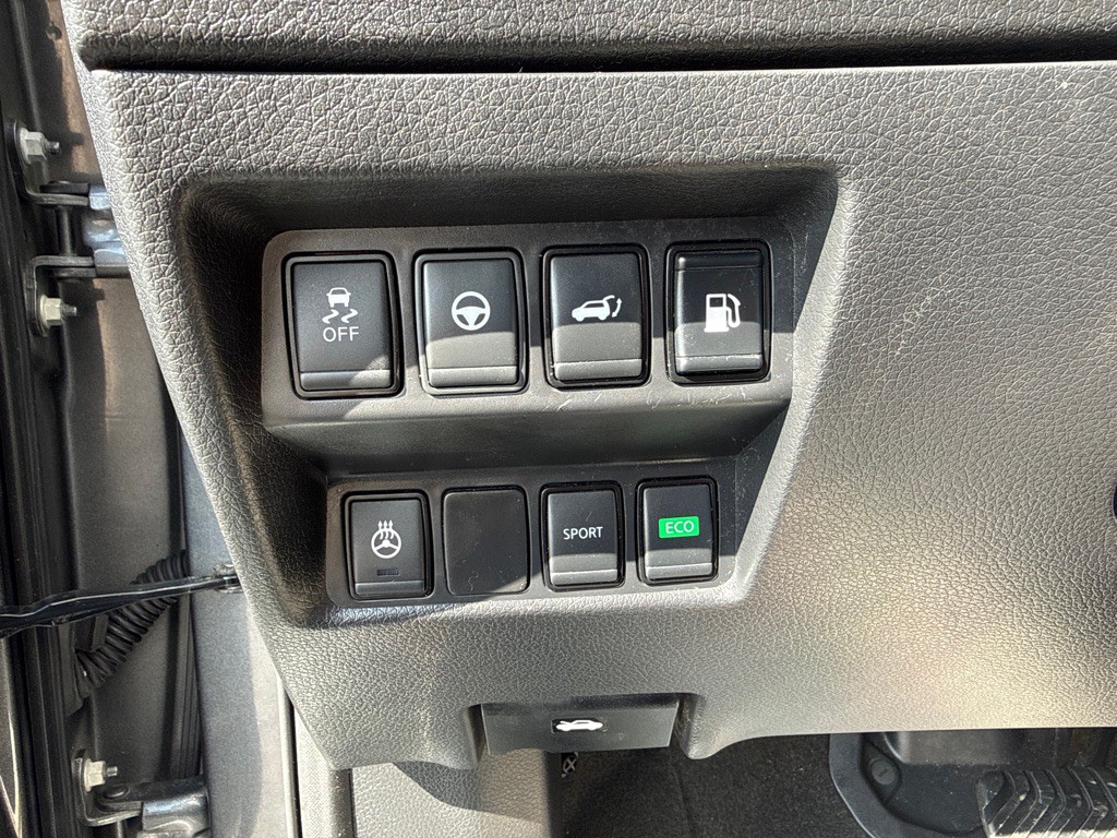 2020 Nissan Rogue Image 18