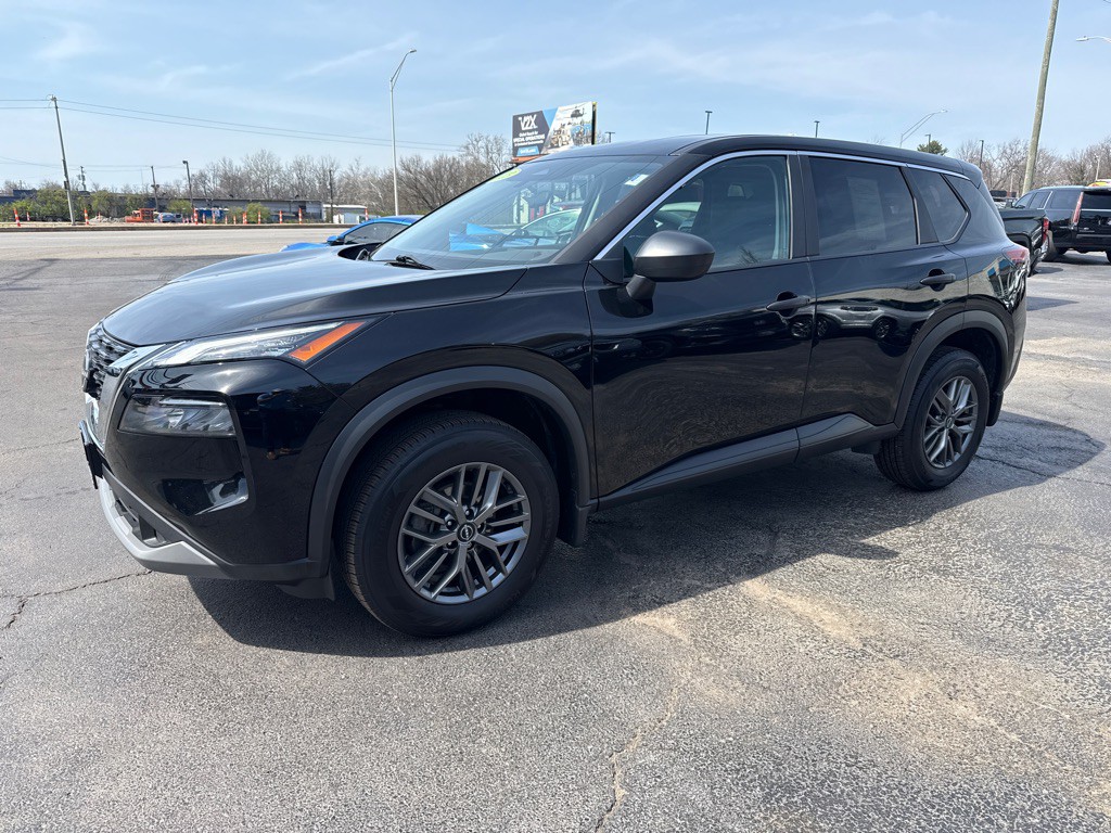 2023 Nissan Rogue Image 2