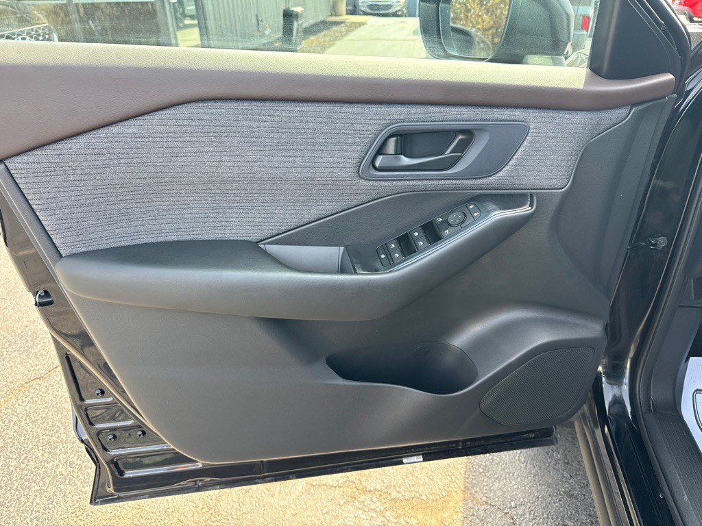 2023 Nissan Rogue Image 17