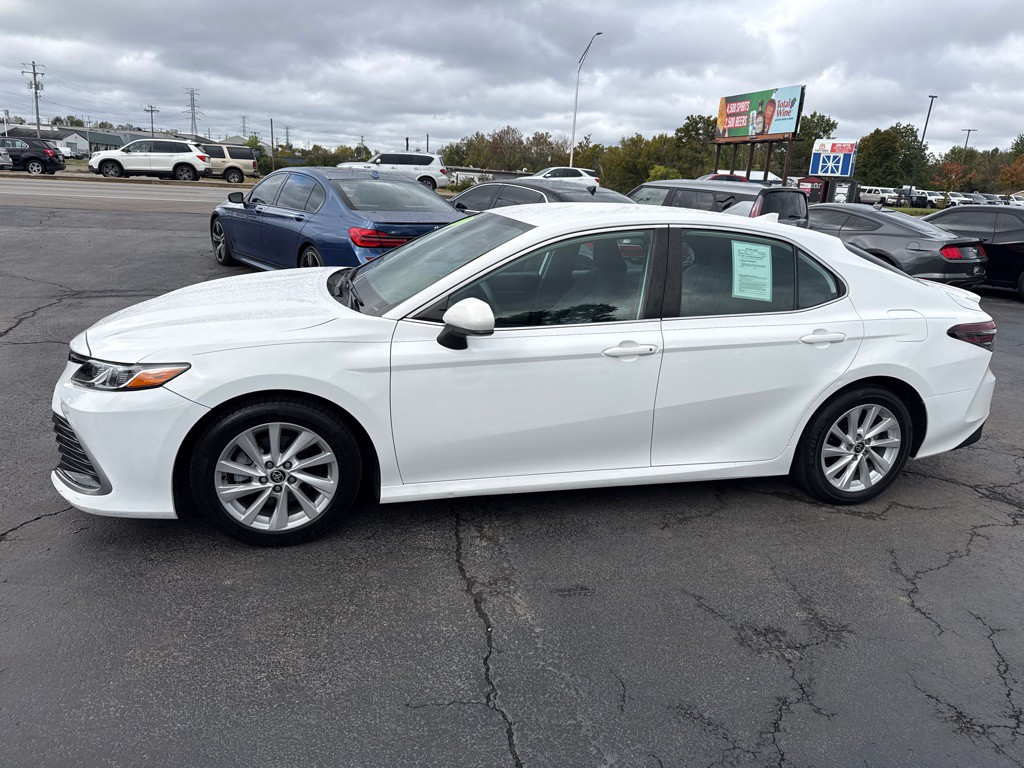 2022 Toyota Camry Image 2