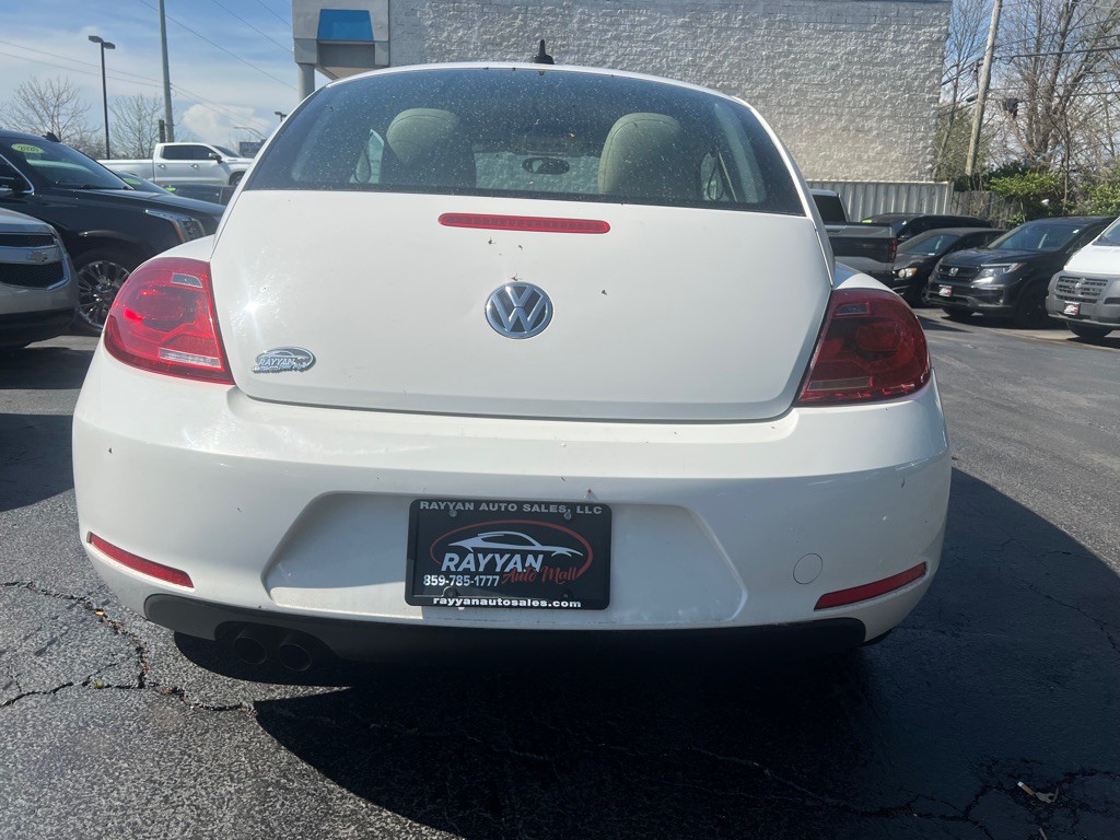 2014 Volkswagen Beetle Image 3