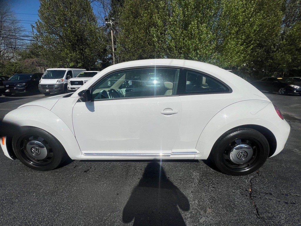2014 Volkswagen Beetle Image 4