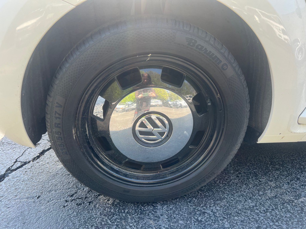 2014 Volkswagen Beetle Image 7