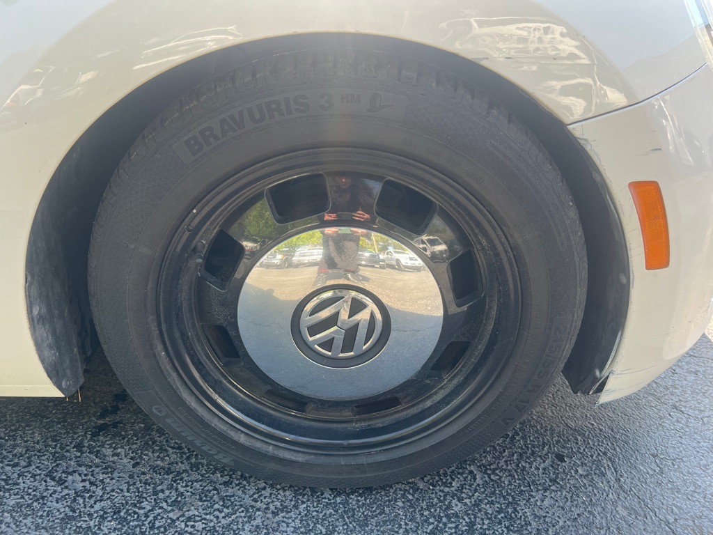 2014 Volkswagen Beetle Image 8