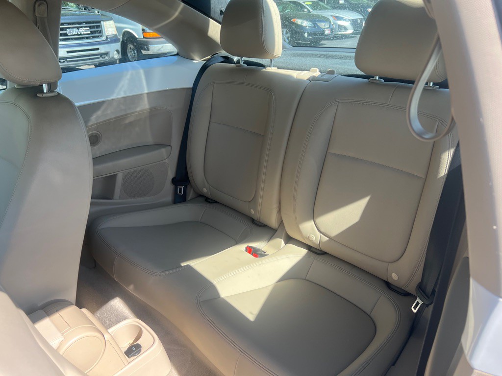 2014 Volkswagen Beetle Image 12