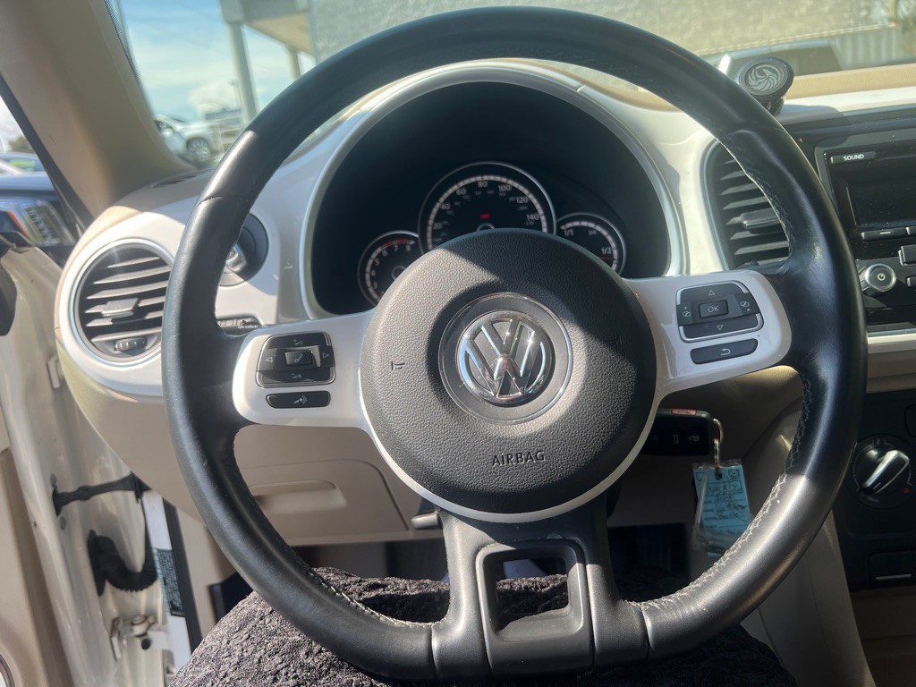 2014 Volkswagen Beetle Image 17