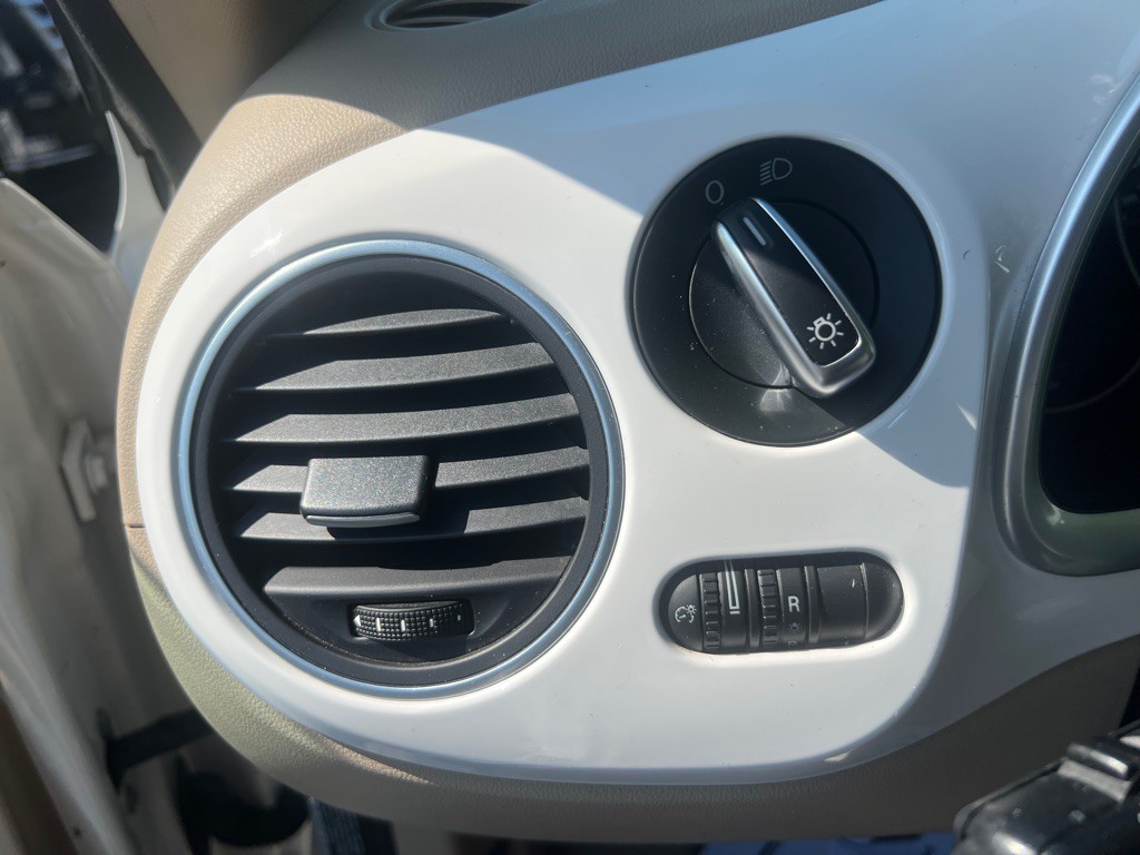 2014 Volkswagen Beetle Image 18