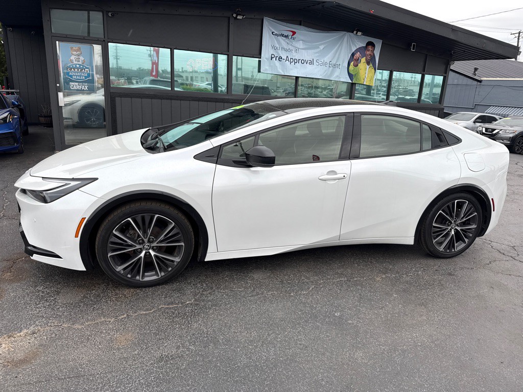 2023 Toyota Prius Image 2