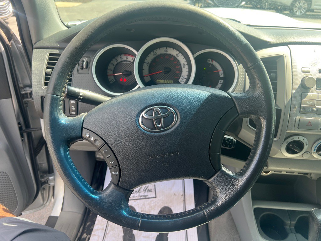 2011 Toyota Tacoma Image 17