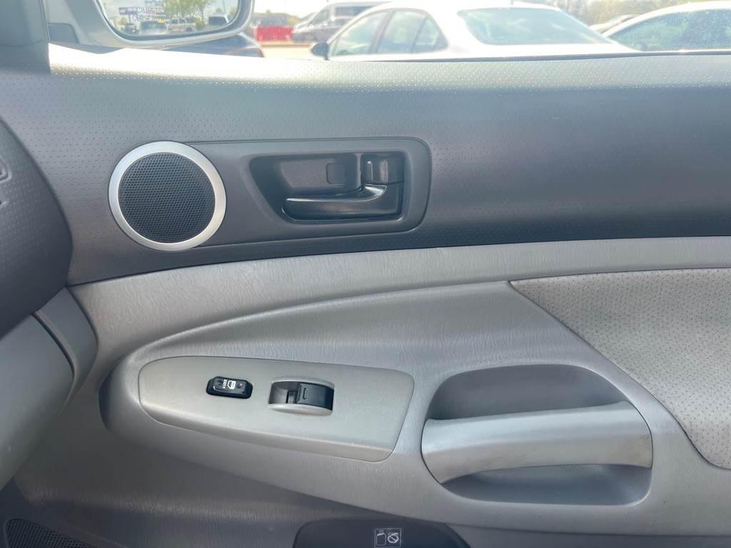 2011 Toyota Tacoma Image 21